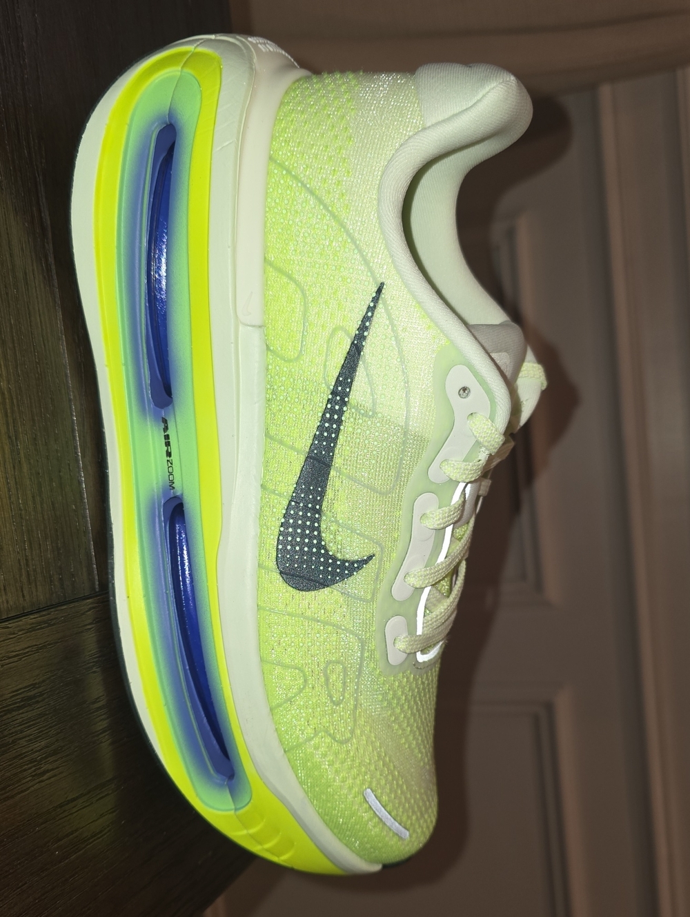 NIKE VOMERO PREMIUM